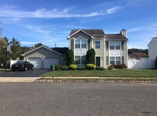 11 Shadow Ridge Ct, Howell, NJ 07731