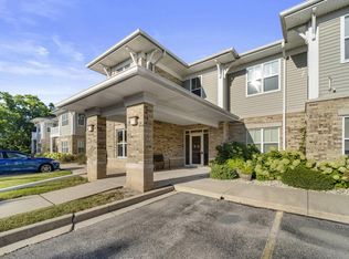 7710 S 51st St APT 106, Franklin, WI 53132