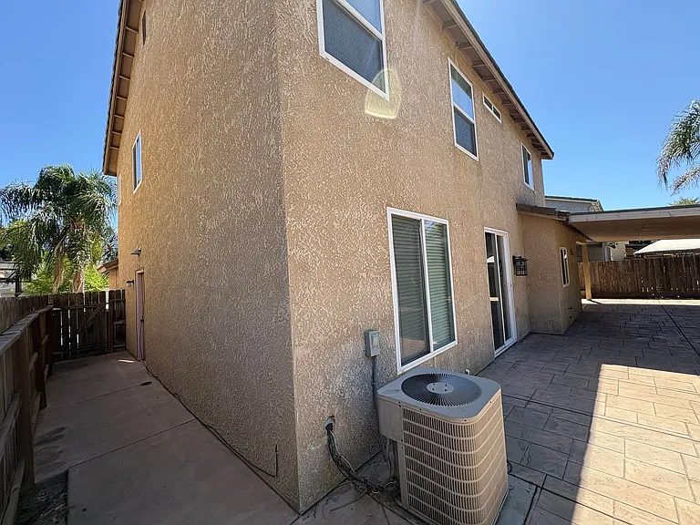 722 W James Ct — Photo 41
