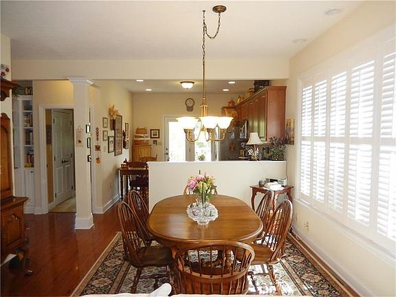 5th image of 1011 Coronet Ln