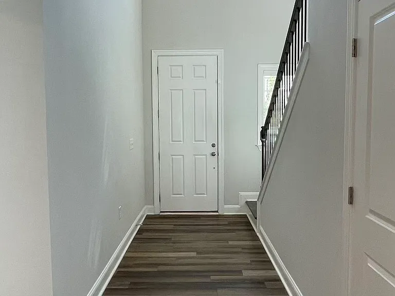 813 Matterhorn Dr — Photo 2