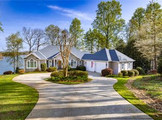 138 S Oak Pointe Dr, Seneca, SC 29672