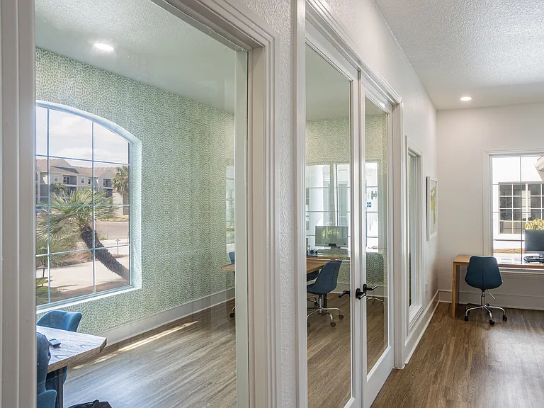 Baypoint Apartments — Photo 64