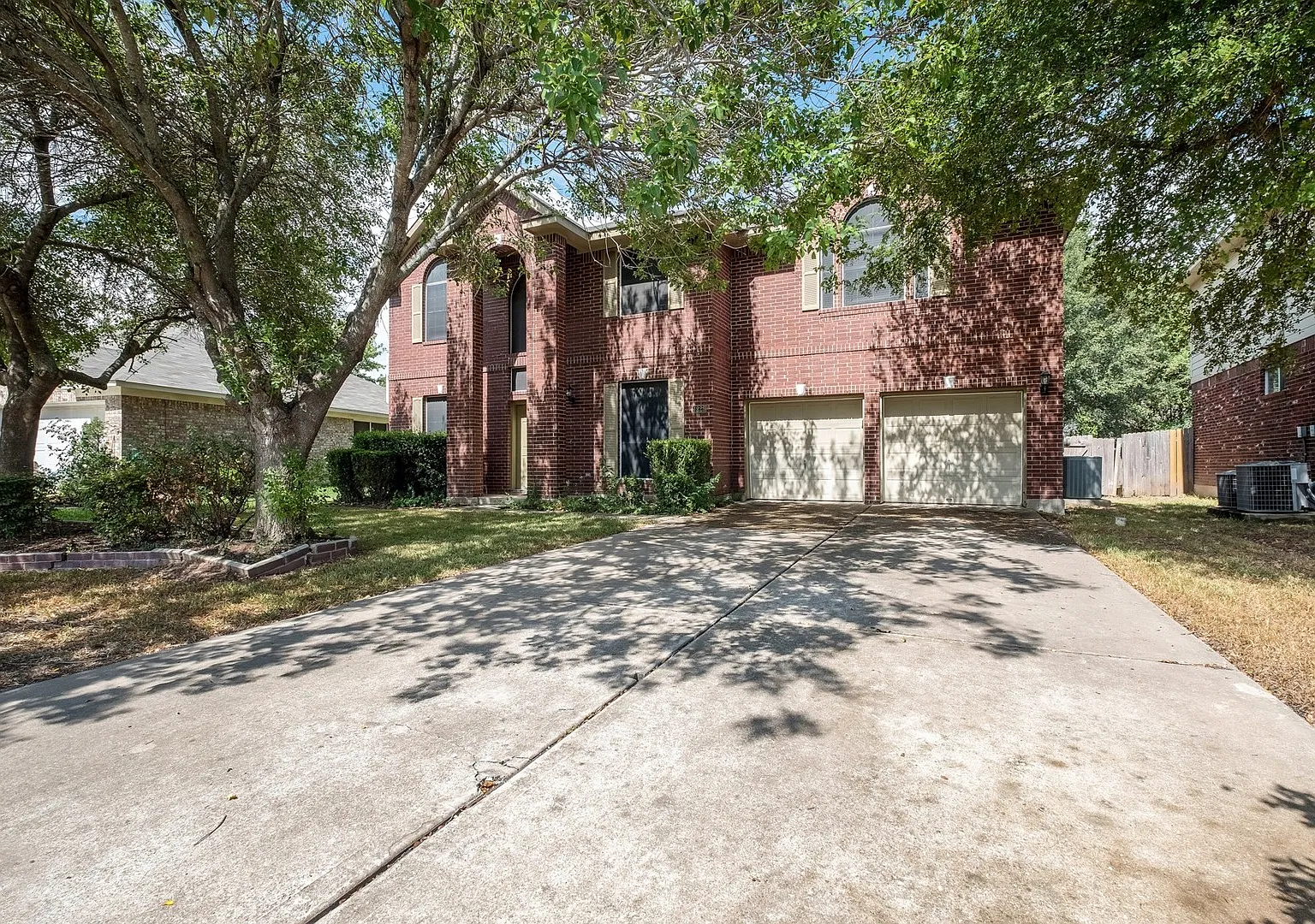 4 Bedroom, 2.5 Bath Home in Vista Oaks — Photo 3