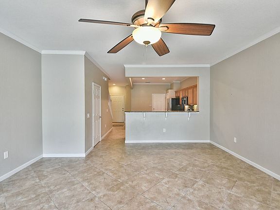 5th image of 4139 SW 51st Cir #1