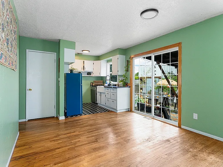 8828 N Hodge Ave — Photo 10