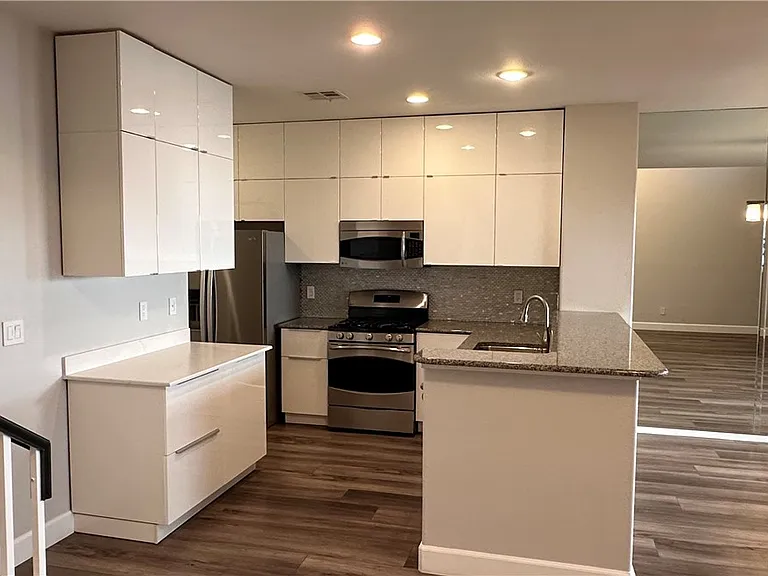 5268 Island Chain Rd — Photo 16