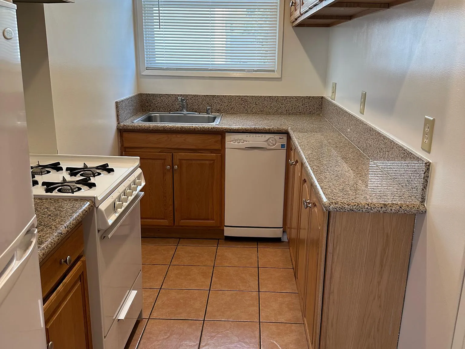 Studio, 325 sqft, $1,695 — Photo 4