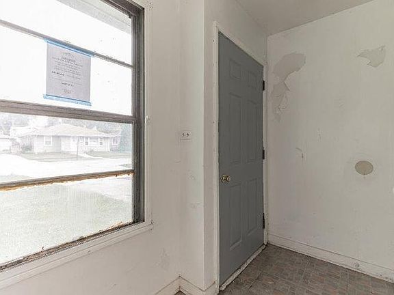 5th image of 1927 Greenfield Ave