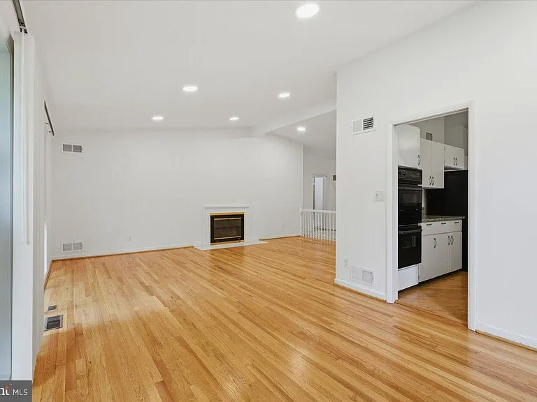 6614 Melody Ln — Photo 3