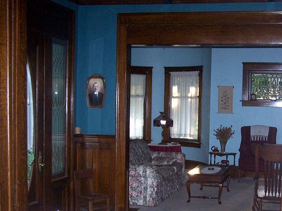 5th image of 328 W Court St