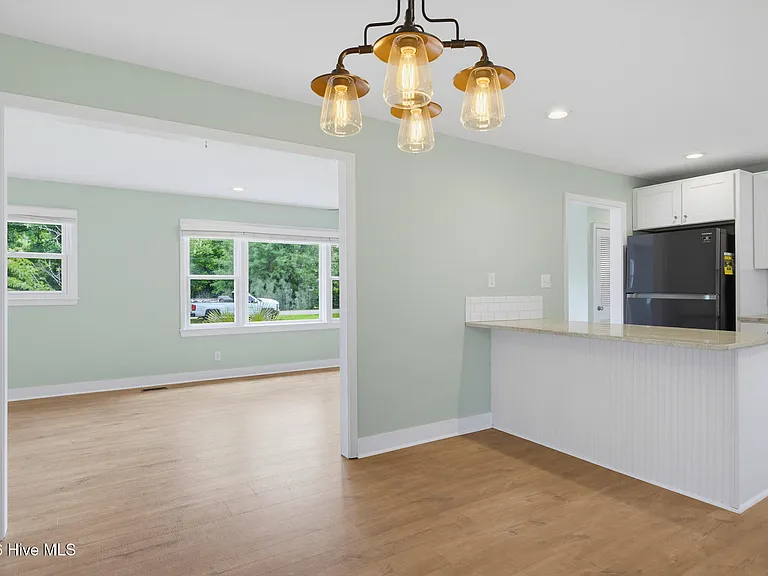 46 Holland Dr — Photo 15