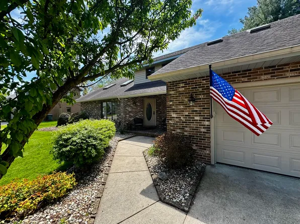 1412 Buckhorn St, Saint Joseph, MI 49085