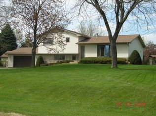 W8880 Gossfeld Ln, Beaver Dam, WI 53916