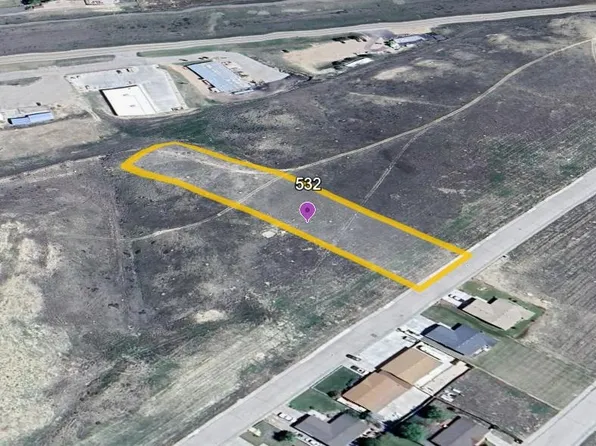 532 Emigrant Dr, Glenrock, WY 82637