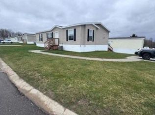 16678 Lakewood Dr, Holly, MI 48442