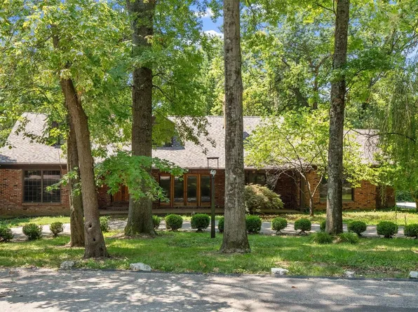 9 Sumac Ln, Saint Louis, MO 63124