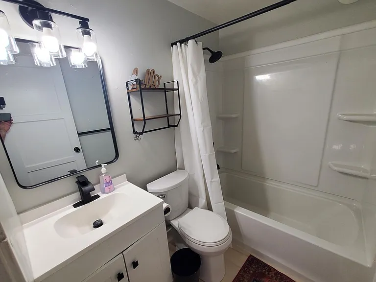 137 NE Flagg St — Photo 12