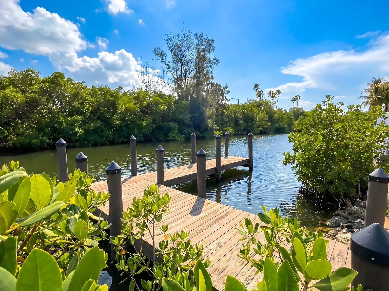 2 bed, 2.0 bath, 1000 sqft, $2,200 — Photo 1