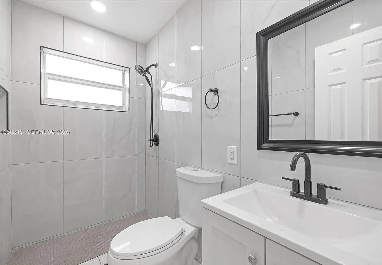 2 bed, 750 sqft, $2,200 — Photo 4