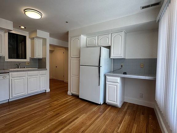 2nd image of 3100 Fulton St APT 1
