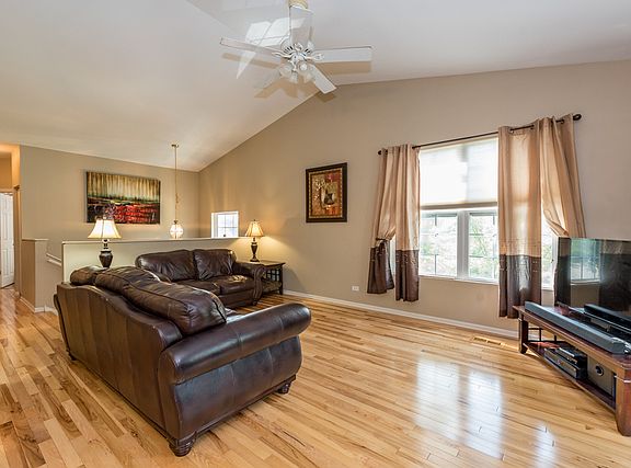 3rd image of 1029 Ellsworth Dr