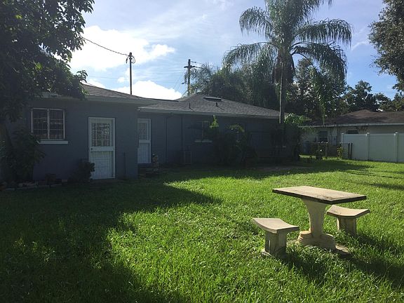 2nd image of 10810 N Oakleaf Ave