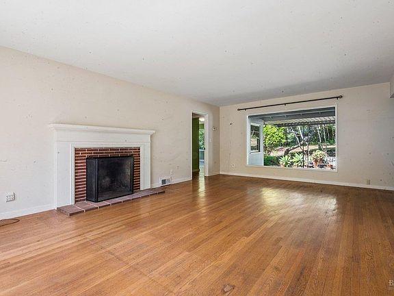 5th image of 15 La Cuesta Drive