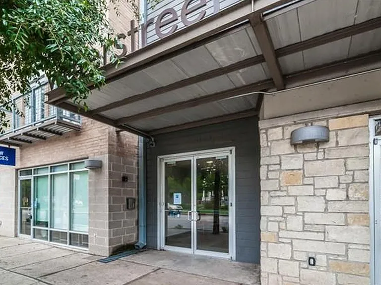 1601 E Cesar Chavez St #204 — Photo 2