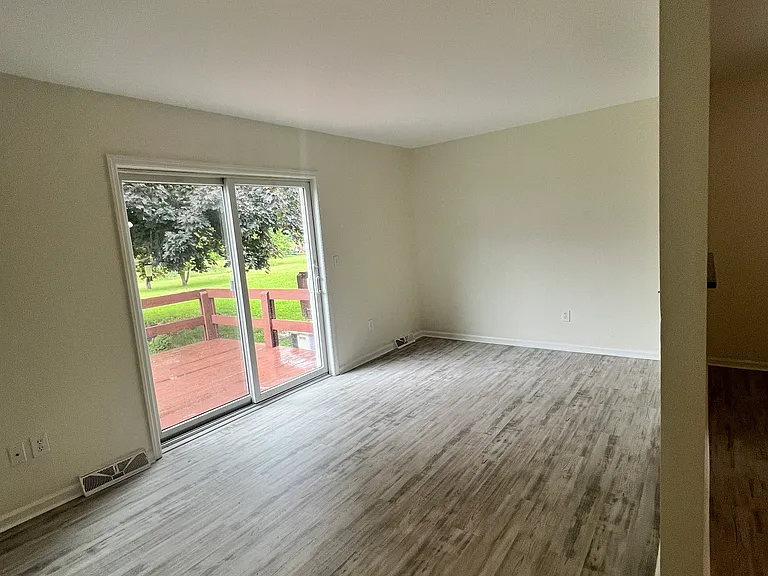 Shaker Heights Apartments — Photo 15
