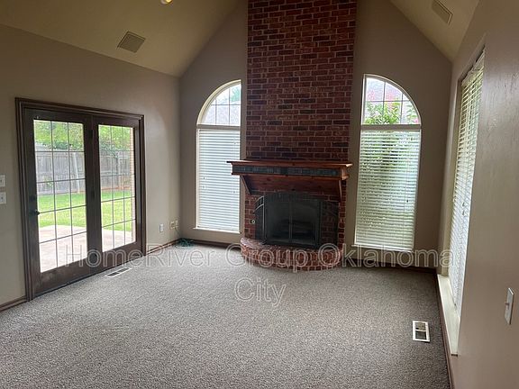 3rd image of 2824 N Ashecroft Dr