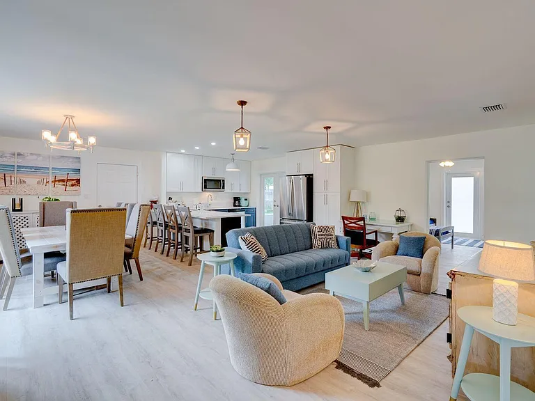 1036 Coral Dr — Photo 7