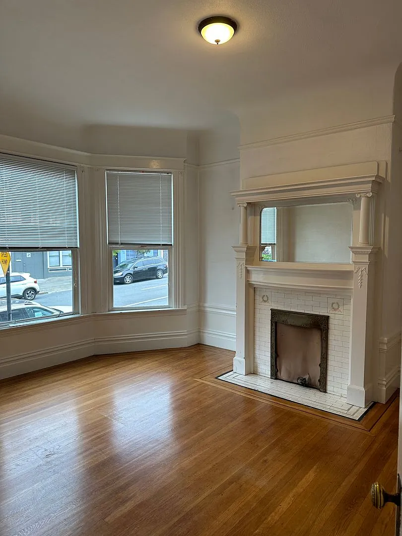 Building Photo - 1323 6th Ave