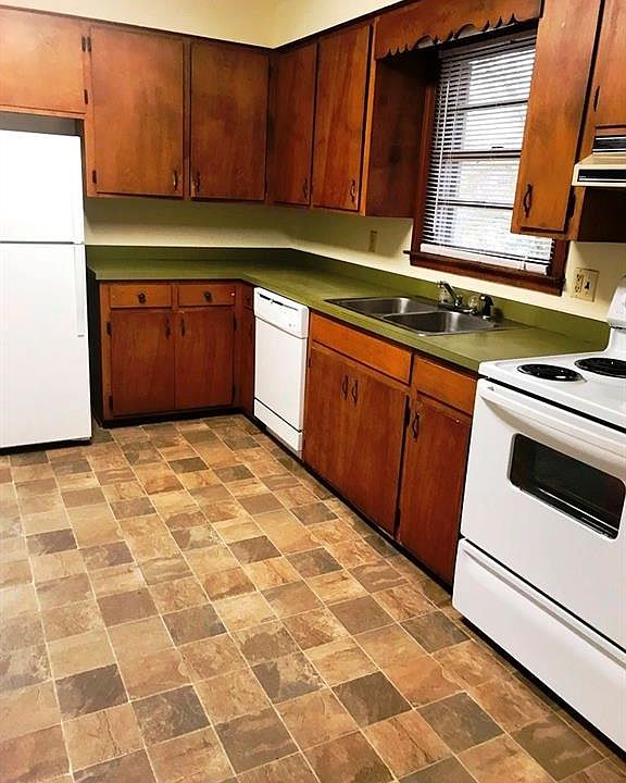 2nd image of 43 Elm St #1