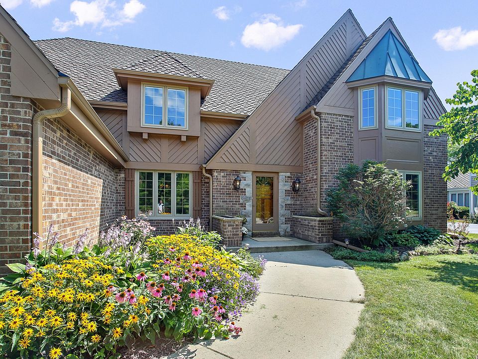 1st image of 2729 W Woodfield Dr