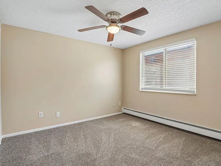 Lorinda Apartments — Photo 40