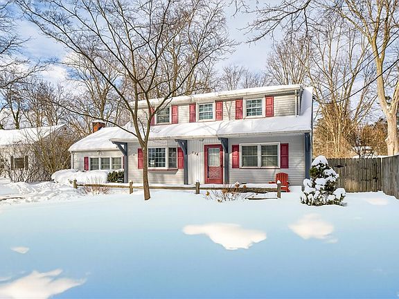 2nd image of 114 Rye Rd