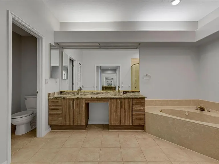4044 Penshurst Park — Photo 32