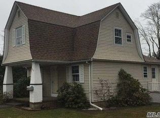 317 4th Ave, Saint James, NY 11780