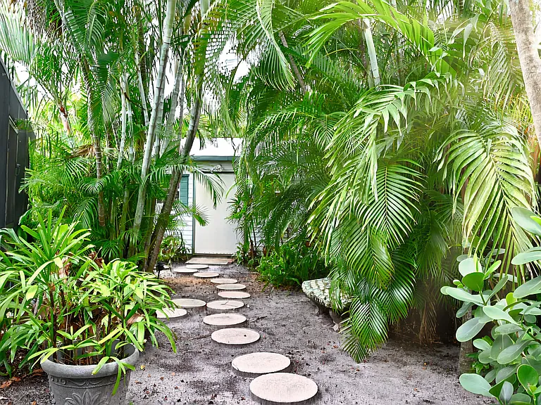 129 Alhambra Pl — Photo 38