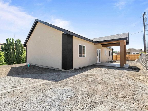 4th image of 210 Caldona Ave