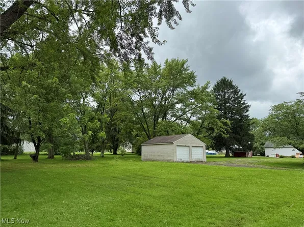 5124 Brunswick Dr, Vienna, OH 44473