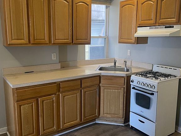 2nd image of 102-106 Beech St #106-1A