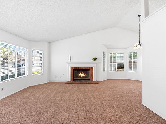 3rd image of 39709 Dover Dr