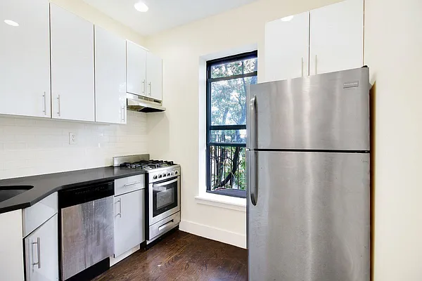 Rented by Warburg | media 4