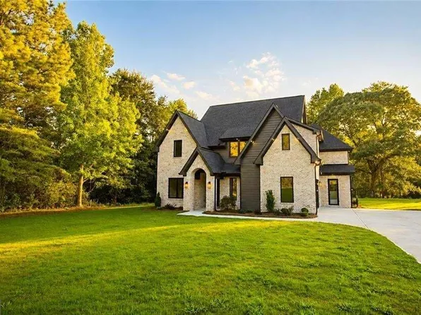 6220 Blackjack Rd, Flowery Branch, GA 30542