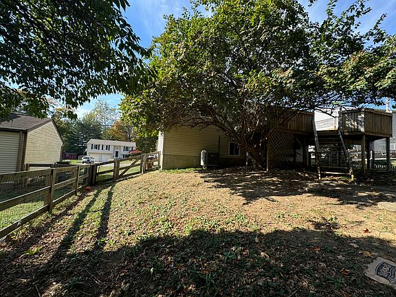 3rd image of 127 Meadow Hill Dr