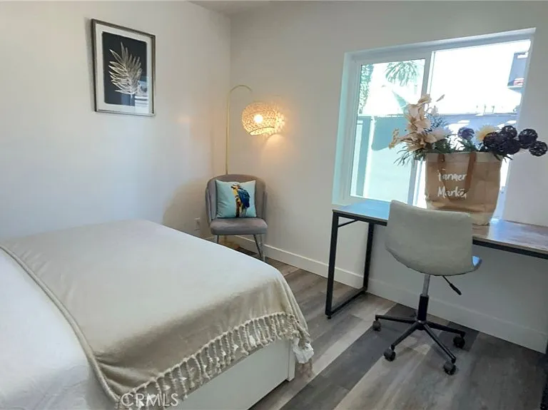 1280 W 37th Pl — Photo 3