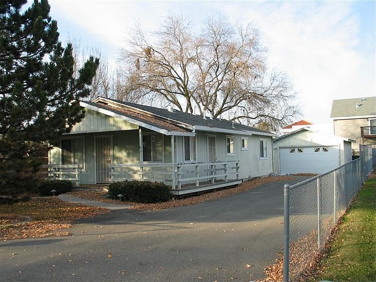 2nd image of 301 Livoti Ave