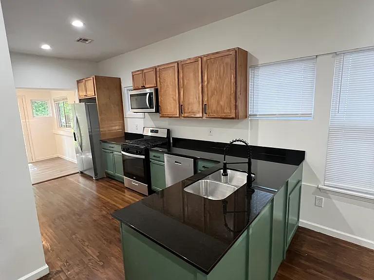 226 N Tacoma Ave — Photo 3